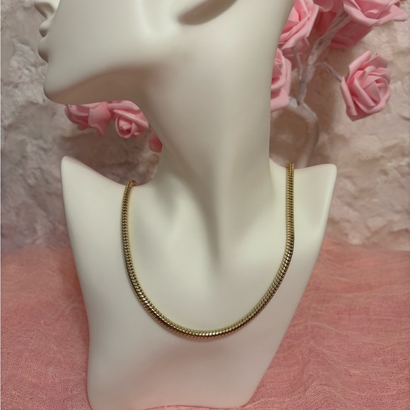Jewelry - Elegant Gold Rope Necklace